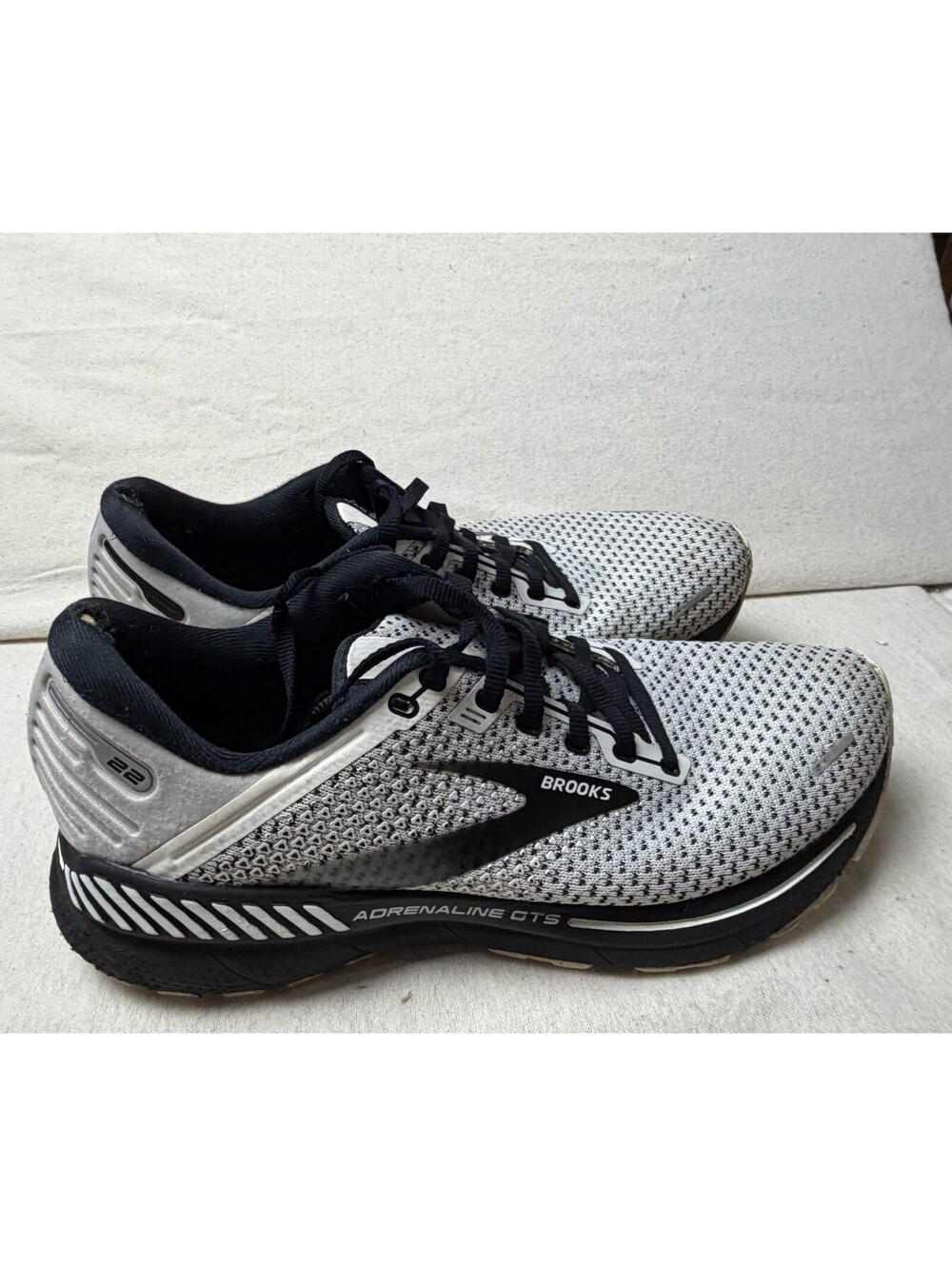 Brooks Adrenaline GTS 22 Men’s 9.5 B Medium Running Shoes Black White 1203531B13
